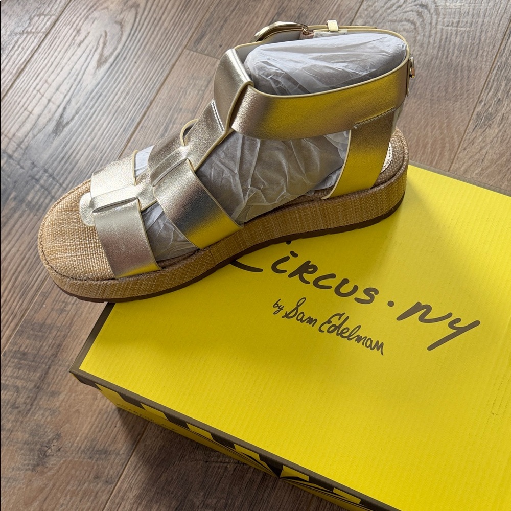 🆕 Circus by Sam Edelman Katy Women's Gold  Sandals 9 1/2